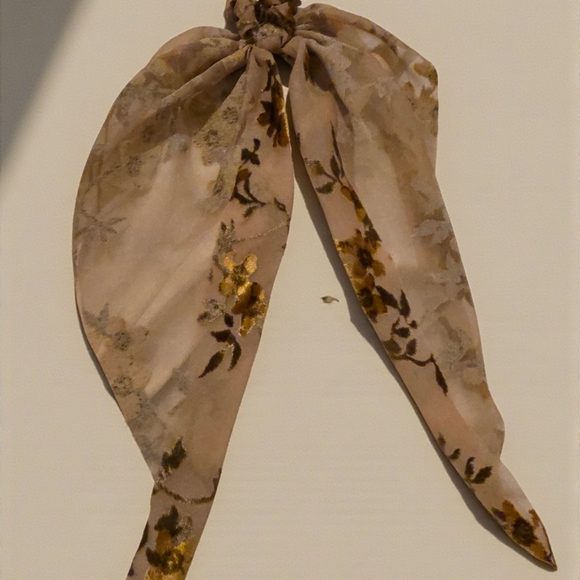 Anthropologie Chiffon Bow Scrunchie w/Tails Floral Cooper Bronze - Picture 3 of 3